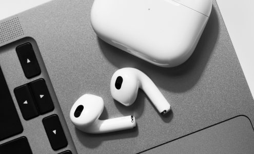 Як підключити до MacBook AirPods і ще одні навушники одночасно?